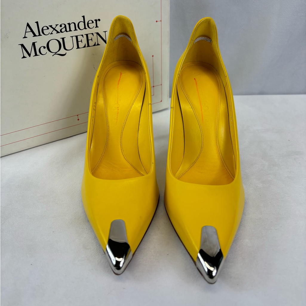 Alexander Mcqueen Leather Point-Toe Pumps